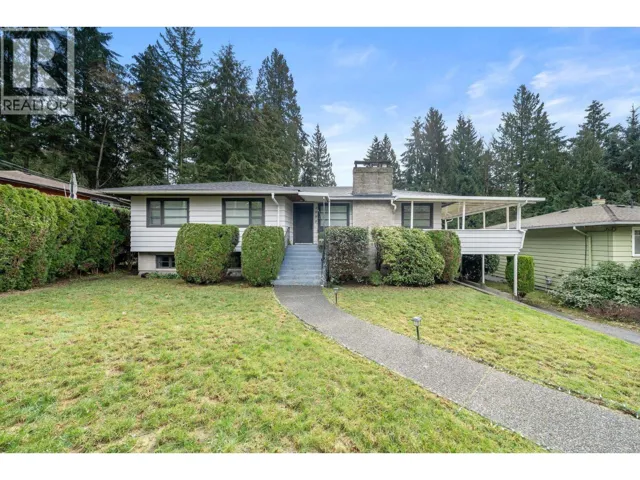 3990 DELBROOK AVENUE, North Vancouver, British Columbia V7N3Z8
