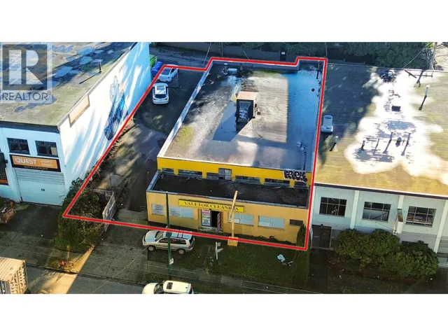 2014 DUNDAS STREET, Vancouver, British Columbia V5L1J4