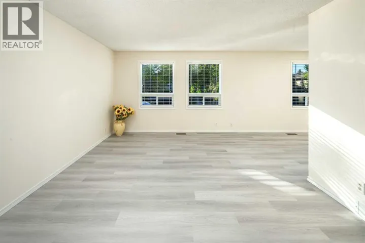 20 Bernard Way NW, Calgary, Alberta T3K2B9