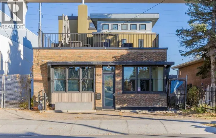 1742 10 Avenue SW, Calgary, Alberta T3C0J8