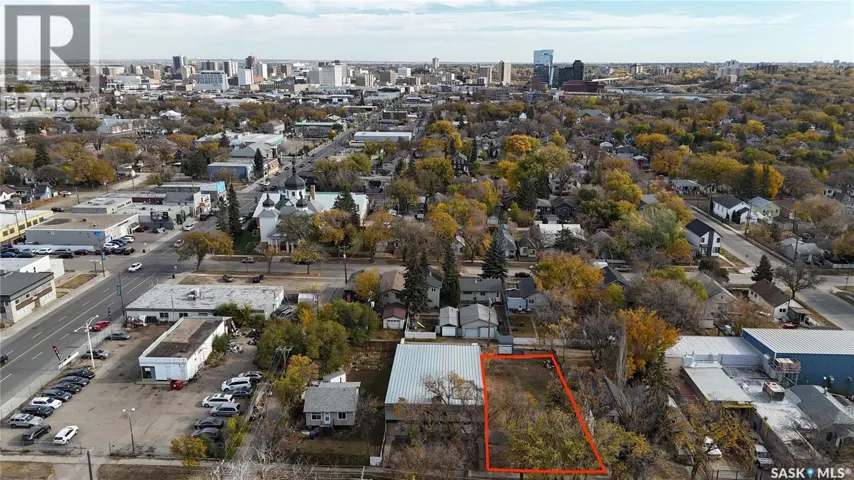 320 K AVENUE S, Saskatoon, Saskatchewan S7M2E1