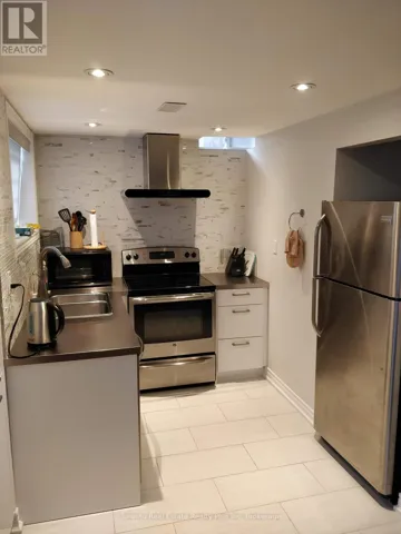 21 DELPHINIUM AVENUE, Richmond Hill (Oak Ridges Lake Wilcox), Ontario L4E4N6