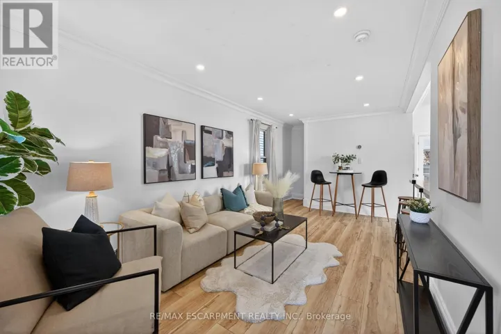 8 EAST 23RD STREET, Hamilton (Eastmount), Ontario L8V2W6