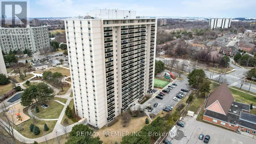 1207 - 812 BURNHAMTHORPE ROAD, Toronto (Markland Wood), Ontario M9C4W1