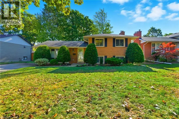 5210 MULBERRY Drive, Burlington, Ontario L7L3P4