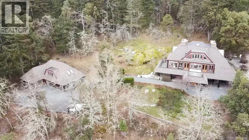 8242 Thomson Pl, Central Saanich, British Columbia V8M1S1