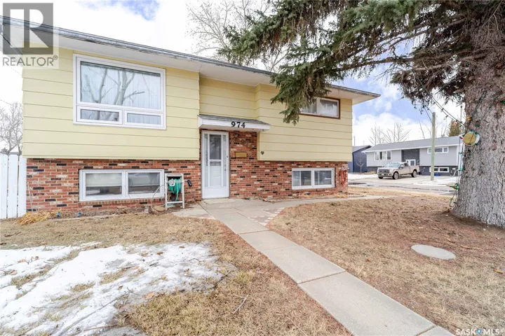 974 Hawthorne CRESCENT, Moose Jaw, Saskatchewan S6H6T6