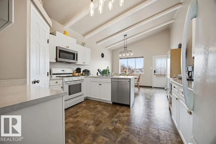 9007 166 AV NW, Edmonton, Alberta T5Z3H5