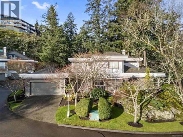 12 1063 Valewood Trail, Saanich, British Columbia V8X5G5