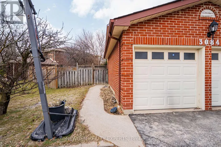 LOWER - 3084 SPRING CREEK CRESCENT, Mississauga (Meadowvale), Ontario L5N4R7
