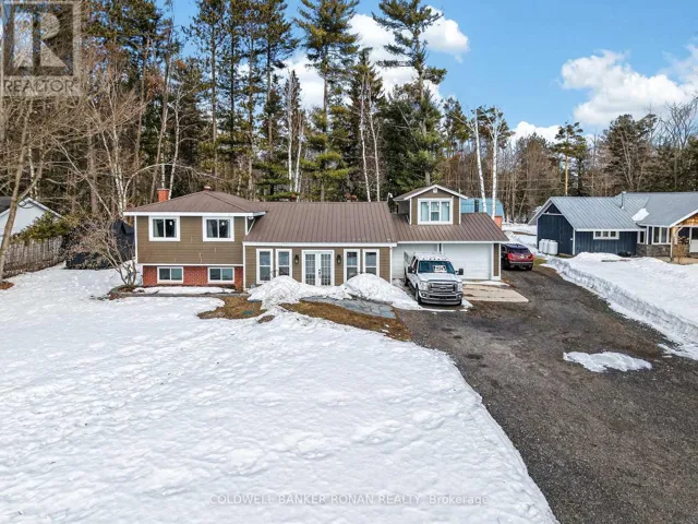 363 SANTAS VILLAGE ROAD, Bracebridge (Monck (Bracebridge)), Ontario P1L1W8