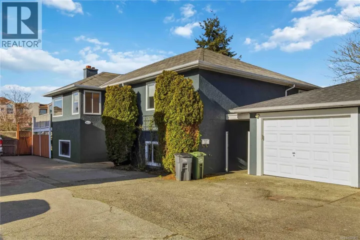 B 3002 Cedar Hill Rd, Victoria, British Columbia V8T3J3