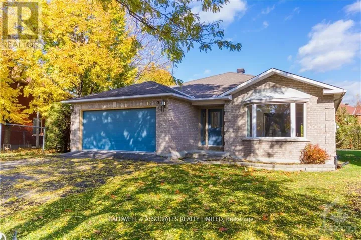 13 SAI CRESCENT, Ottawa, Ontario K1G5N7
