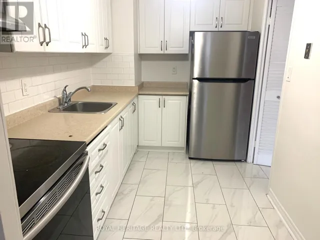 314 - 1 MASSEY SQUARE, Toronto (Crescent Town), Ontario M4C5L4