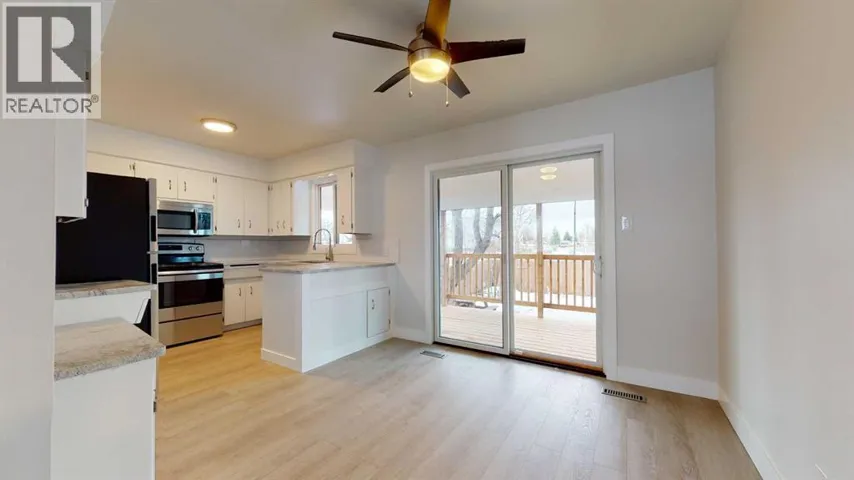 73 Laval Court W, Lethbridge, Alberta T1K4G2