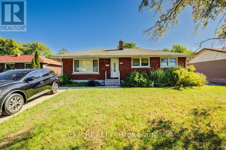 8568 CHAMPLAIN DRIVE, Niagara Falls (Chippawa), Ontario L2G6Y6