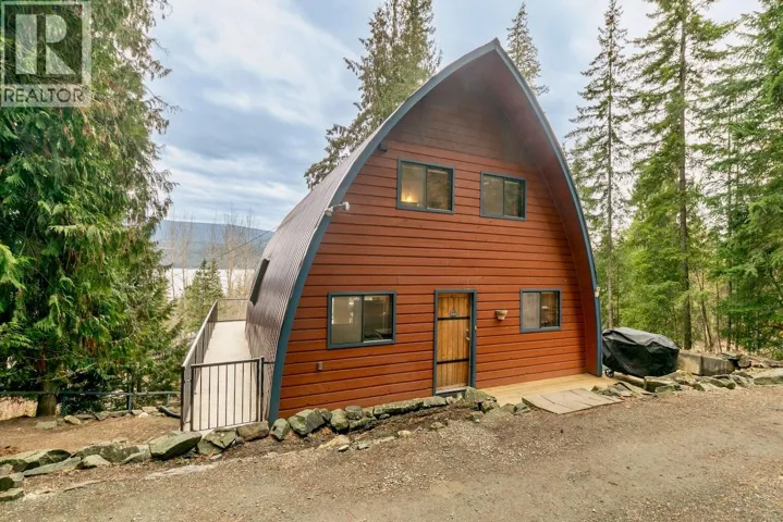 7547 Golden Spur Trail, Anglemont, British Columbia V0E1M8