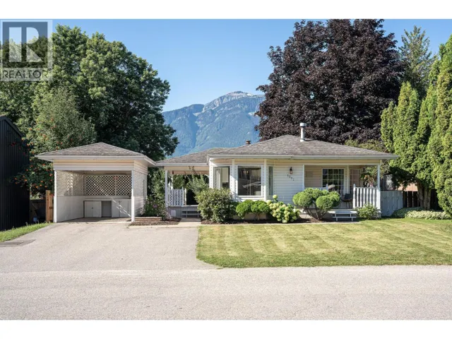 1017 Cottonwood Street, Revelstoke, British Columbia V0E2S0