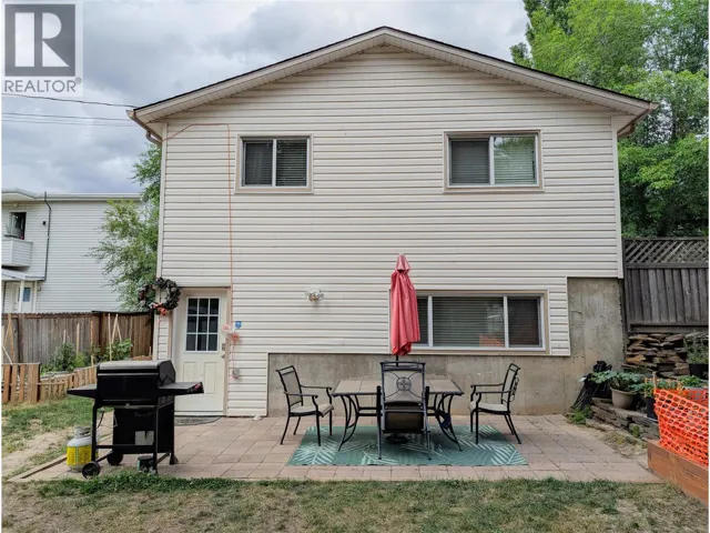 710 Ivy Street, Castlegar, British Columbia V1N2G4