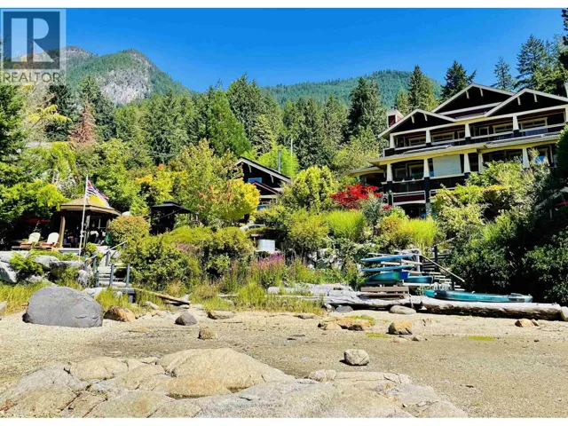 7545 ISLETS PLACE, Sechelt, British Columbia V7Z0C5
