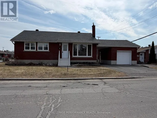 426 CLARKE AVENUE, Ottawa, Ontario K1K0Y7