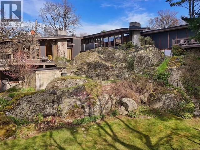 404 Henry St, Victoria, British Columbia V9A3J4