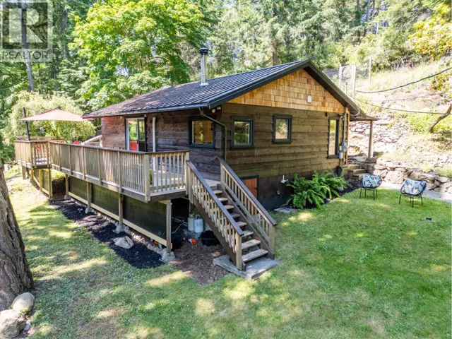9907 GOWLLAND POINT ROAD, Pender Island, British Columbia V0N2M3