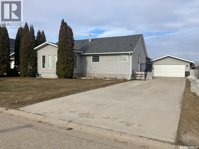205 6th STREET N, Nipawin, Saskatchewan S0E1E0