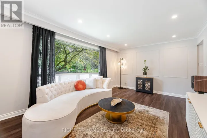 ENTIRE HOUSE - 15 KEMANO ROAD, Aurora (Aurora Heights), Ontario L4G2Y2