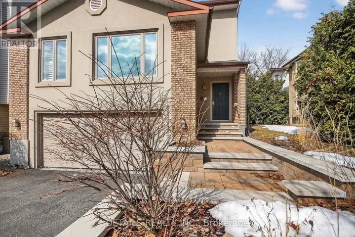 37 GILLESPIE CRESCENT N, Ottawa, Ontario K1V0C1