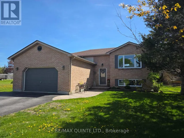 4 HARBOURVIEW CRESCENT, Prince Edward County (Wellington Ward), Ontario K0K3L0