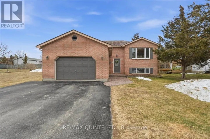 4 HARBOURVIEW CRESCENT, Prince Edward County (Wellington Ward), Ontario K0K3L0