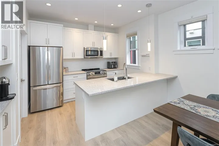 6 945 Pembroke St, Victoria, British Columbia V8T1J1