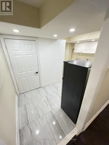 BSMT - 35 MANTIS ROAD, Toronto (Rouge), Ontario M1X1Y3