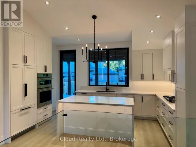 201 TROY STREET, Mississauga (Mineola), Ontario L5G1S9