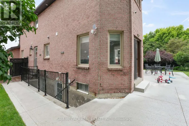 (UNIT B) - 1527 CHIDDINGSTONE CIRCLE, Mississauga (East Credit), Ontario L5M3P8