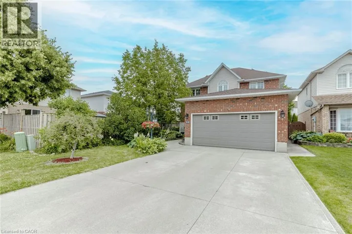 32 VINEBERG Drive, Hamilton, Ontario L9B2P6