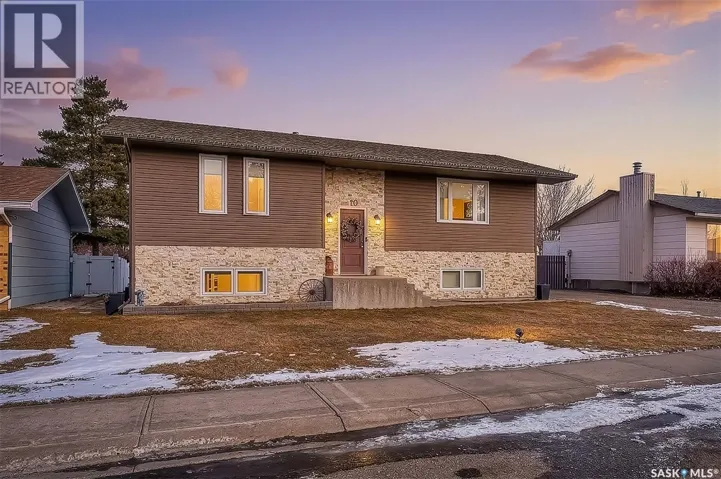 10 Edelweiss CRESCENT, Moose Jaw, Saskatchewan S6J1E5