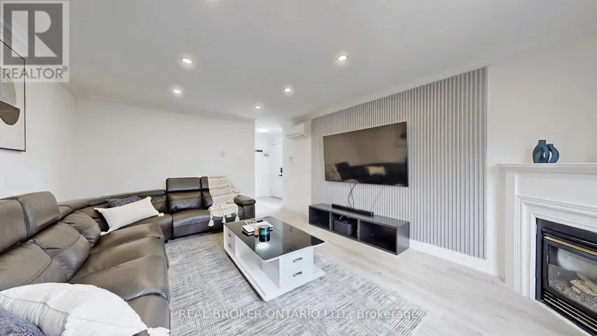 26 - 909 KING STREET W, Oshawa (Vanier), Ontario L1J2L4