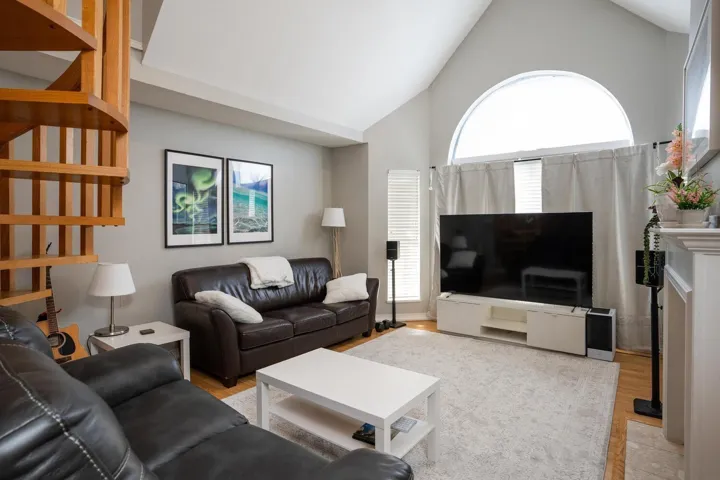 301 7151 121 STREET, Surrey, British Columbia V3W0E7