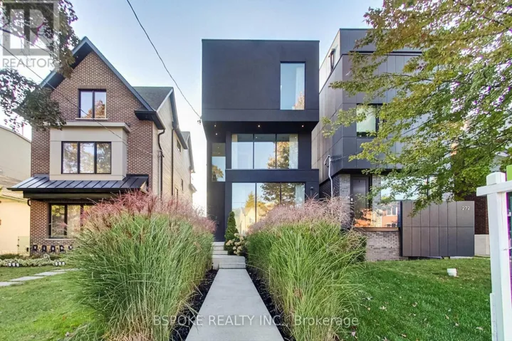 270 INDIAN GROVE, Toronto (High Park North), Ontario M6P2H5