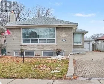 7 MRGRATH PLACE, Toronto (Eringate-Centennial-West Deane), Ontario M9C4L1