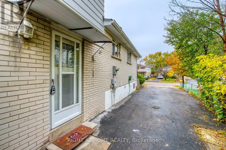 (LOWER) - 2835 HOLLINGTON CRESCENT, Mississauga (Sheridan), Ontario L5K1E8
