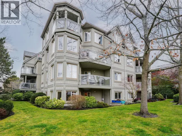 104 1687 Poplar Ave, Saanich, British Columbia V8P4K5