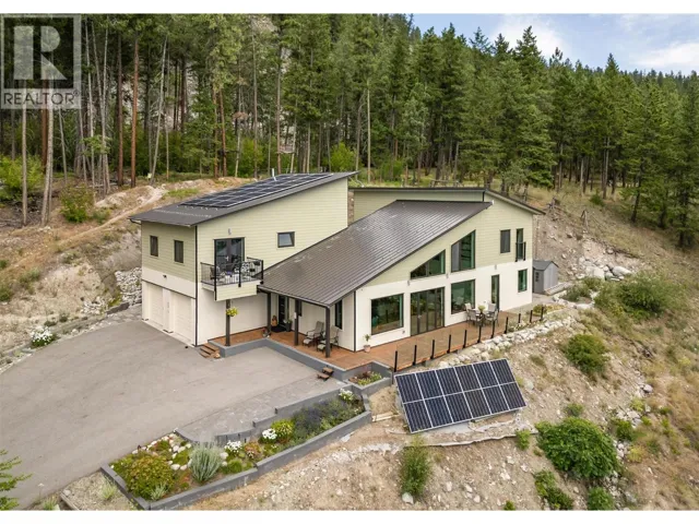 6131 Seymoure Lane, Peachland, British Columbia V0H1X4