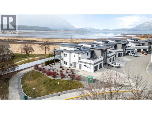 121 Harbourfront Drive NE Unit# 1, Salmon Arm, British Columbia V1E2T3