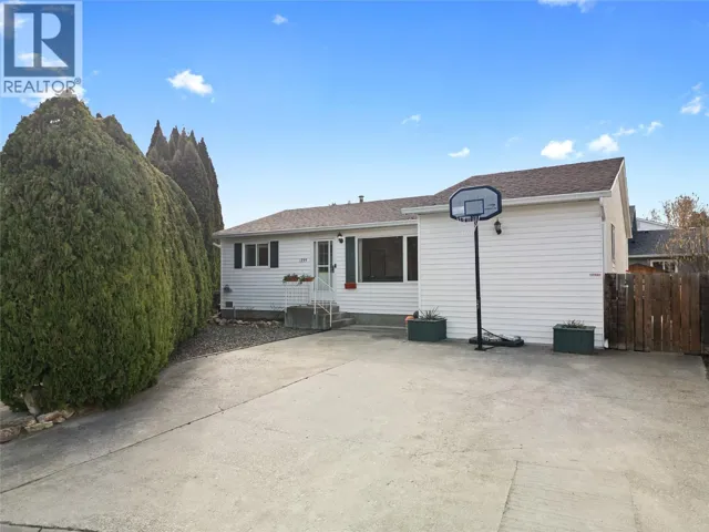 1233 Turri Avenue, Kelowna, British Columbia V1Y8N7