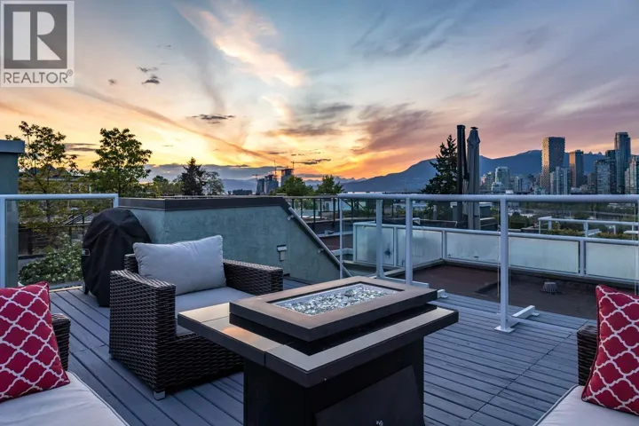 2391 OAK STREET, Vancouver, British Columbia V6H2J8
