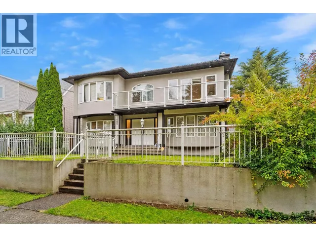 1405 EDINBURGH STREET, New Westminster, British Columbia V3M2W3