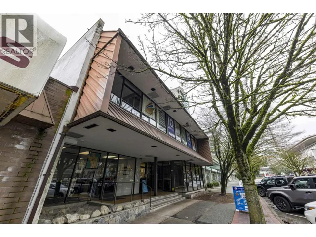 300/301 132 E 14TH STREET, North Vancouver, British Columbia V7L2N3